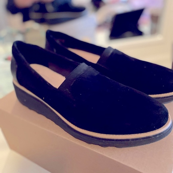 CLARKS Women's May Marigold Slip-on Loafer, Black Leather, 35 EU